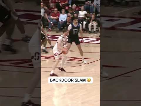 What a find and finish 👏 #stanford #collegebasketball #accbasketball #ncaabasketball #slamdunk
