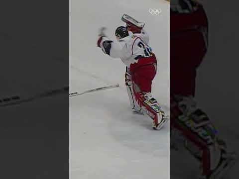 Dominik Hašek’s unreal shootout at #Nagano1998 sent Czechia straight to the gold medal game. 🇨🇿🏒