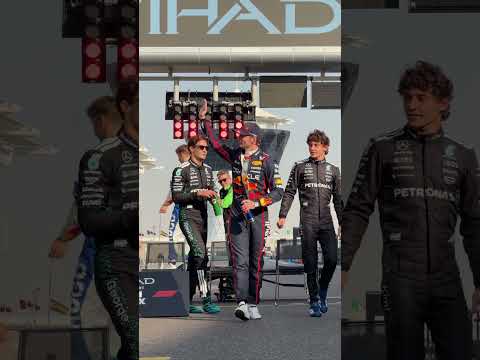 One last grid photo for 2025 🫶 #F1 #RedBullRacing