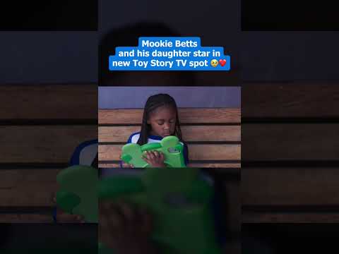 Mookie Betts and his daughter, Kynlee, starred in a new Toy Story 5 TV promo 🥹