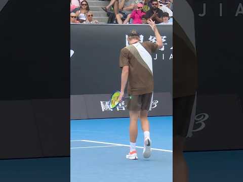 Hewitt wins a MARATHON point! 🤩