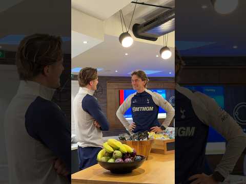 Conor meeting the gaffer 🤝