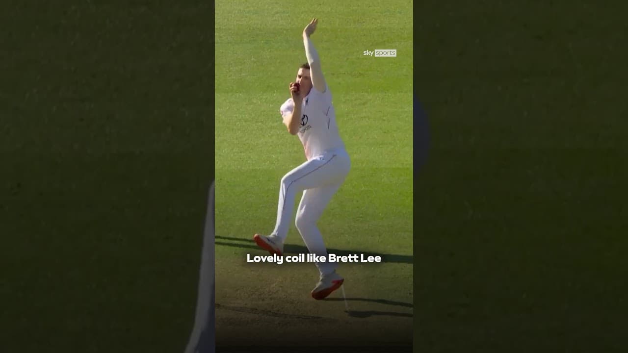 Mark Wood assessing Harry Brook's bowling technique!