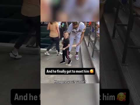 Freeman’s son just wanted to meet Tatis Jr. ❤️ (via @chelseafreeman5, @freddiefreeman, @braves/IG)