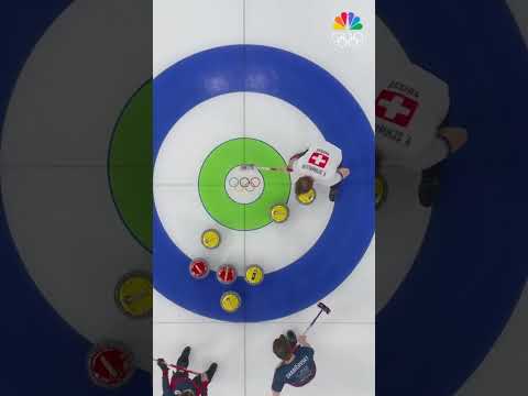 A BIG THROW... grabs Team Switzerland 4 points in the fifth end! 🥌💪