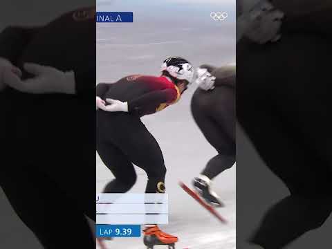 🥇Ren Ziwei 🇨🇳 leads a stunning 1-2 finish in the men's 1,000m short track at Beijing 2022.