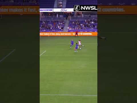 A one-woman counterattack 🔥 Sveindís Jónsdóttir ⚽️