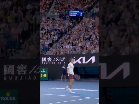 Is there ANYTHING de Minaur can't do? 😮‍💨