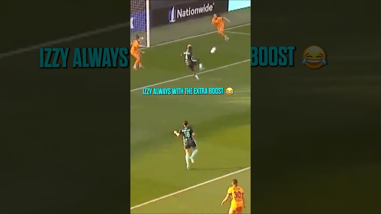 Izzy has more assists than we thought 💀 #nwsl #soccer #funny #goal #kansascity