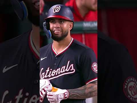 Ronald Acuña Jr. sends it to extra innings with a CLUTCH catch 🧤