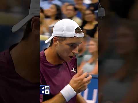 Not many can do THIS to Djokovic! 😮‍💨