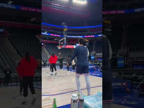 Yanic working on his three 🎯