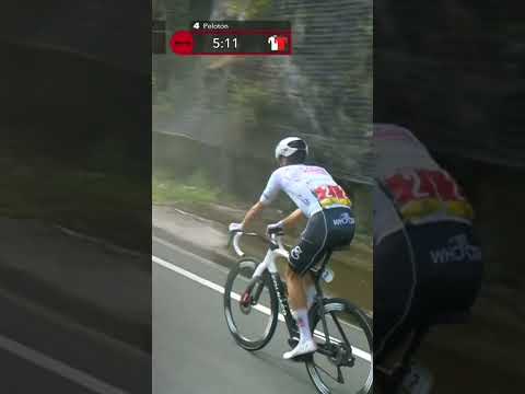 Huge moment in the Vuelta a España as Juan Ayuso is dropped! 😮