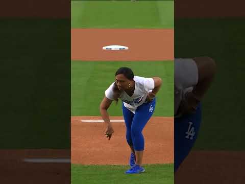 Mookie Betts and his mom throw out the first pitch 😍