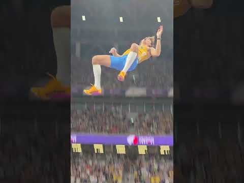 Best seat in the house to watch Mondo Duplantis break the world record 😮‍💨 #worldathleticschamps