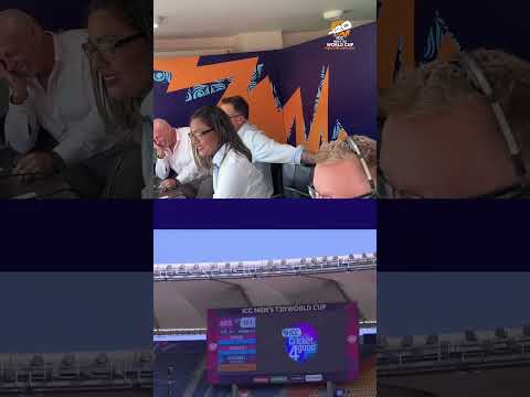 Dale Steyn was all of us watching the sensational climax to 𝙏𝙃𝘼𝙏 #T20WorldCup classic 😯