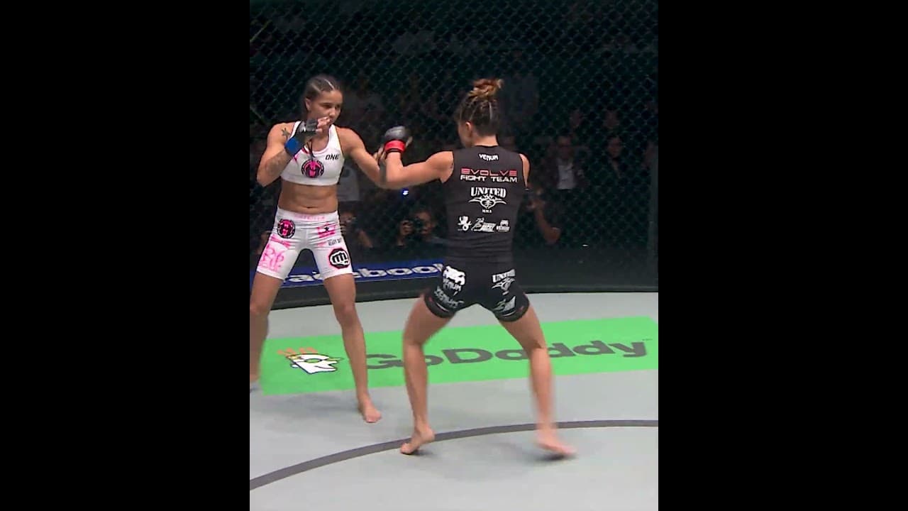 From The Archives 🎞 When Angela Lee threw down with Istela Nunes back in 2017!