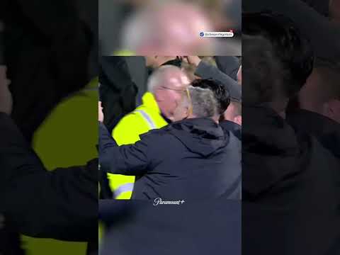 GRIMSBY TOWN FANS STORM THE PITCH AFTER ELIMINATING MAN UNITED 🤯