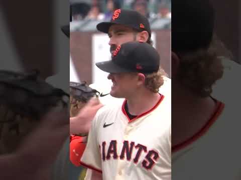 2025 NL strikeout leader Logan Webb walks off the mound for the final time 👏