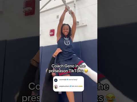 Paige Bueckers couldn't believe it 🤣 (via uconnwbb/TT)