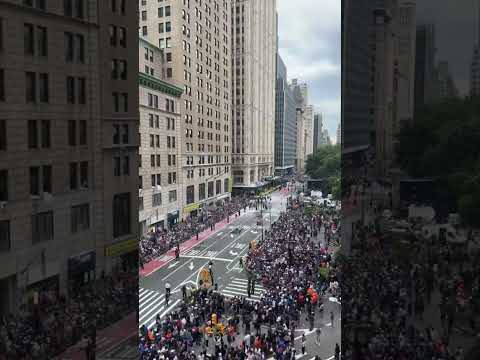 it’s a parade inside my cityyyyyy #nba #nyknicks #nbachampions