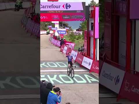 Demi Vollering making her mark 💯 The Dutchwoman powered into the lead at La Vuelta Femenina!