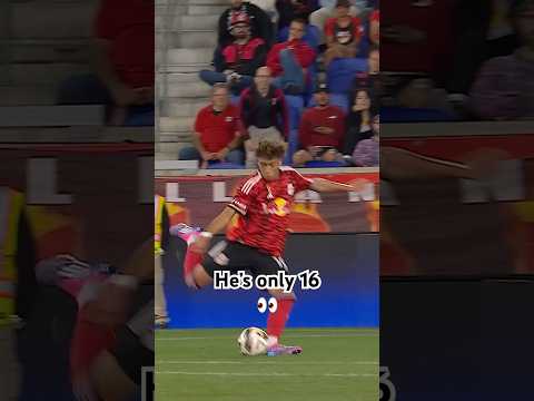 16-YEAR-OLD Julian Hall scores BANGER for @redbullnewyork!