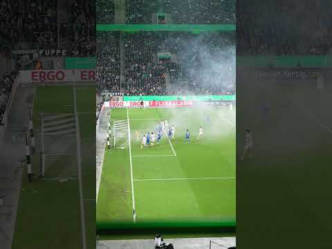 Nico Elvedi trifft mit dem Kopf 💚 #diefohlen #borussia