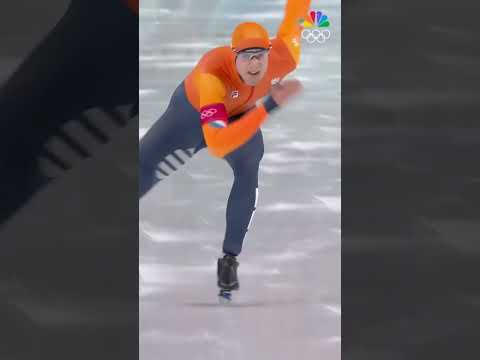 Jordan Stolz SMASHES the previous olympic record in the speed skating men's 500m event!