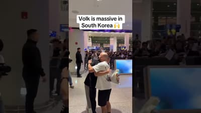 A massive crowd pulled up for Volk & The Korean Zombie 🤝 (via @alexvolkanovski/TT)