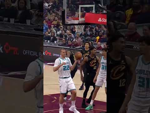 💪 TOUGHHHHHHHH bucket for TB. #cavs #nba #basketball #clevelandcavaliers #thomasbryant #sports