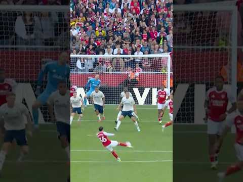 INCREDIBLE FIRST GOAL FOR ARSENAL!