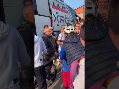 When Tadej Pogacar steps off the team bus 🤩✍️ #cycling #pogacar #illombardia