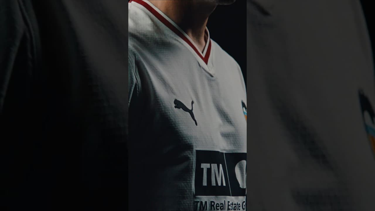 Blanco y Rojo Torino 🦇 | VALENCIA CF