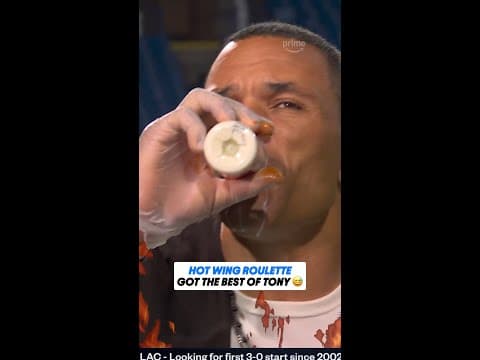Tony Gonzalez Tries Hot Wing Roulette 🍗