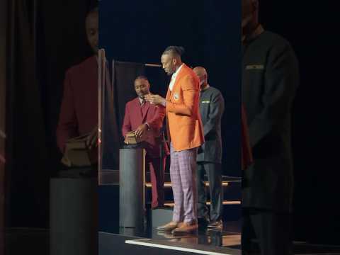 Dwight Howard’s receives his Hall of Fame jacket and ring 🙌