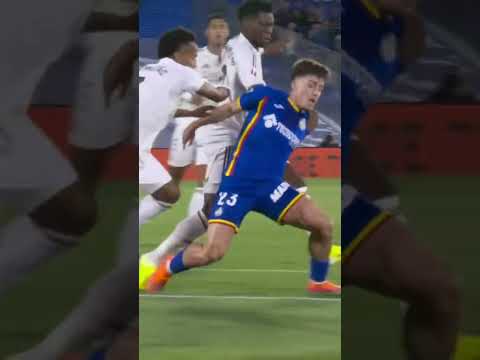 No foul was given inside the box here for Getafe