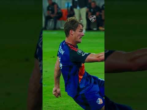 First goal in the Orange and Blue for Barlow! 👊