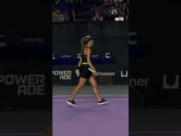 Leaving it all on the court! 😮‍💨 Magdalena Frech defeats Zhang in a thrilling three set battle.