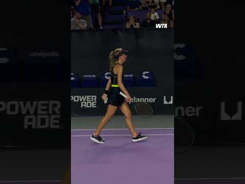 Leaving it all on the court! 😮‍💨 Magdalena Frech defeats Zhang in a thrilling three set battle.