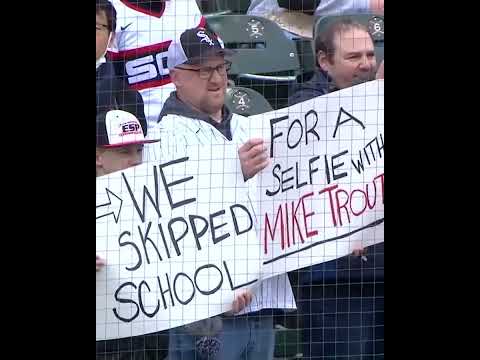 Bueller? Chicago fan skips school for Trout selfie 🤳