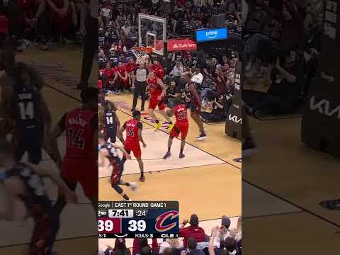 JAMES ALLEY OOP TO EV #cavs #playoffs #jamesharden #evanmobley
