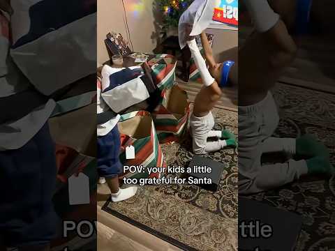 DADDY JEALOUS OF SANTA 😭🎅🏻 (via flip_fone/IG)