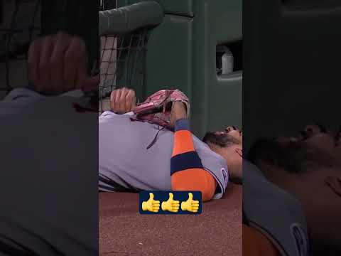 Carlos Correa makes a nice sliding grab by the dugout 👍