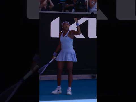 Gauff pulls off the no look PASS 🔥