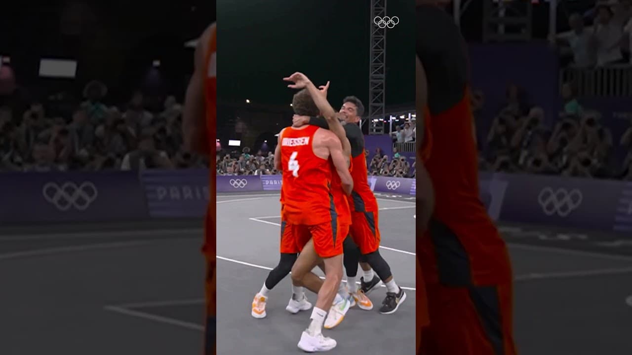 The moment Worthy de Jong won it for Netherlands in overtime at #Paris2024 🥇🏀#Olympics
