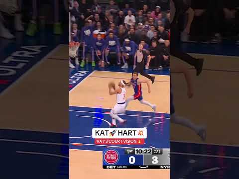 Great Knicks connection as KAT launches it down the court to Hart for the jam 🔥