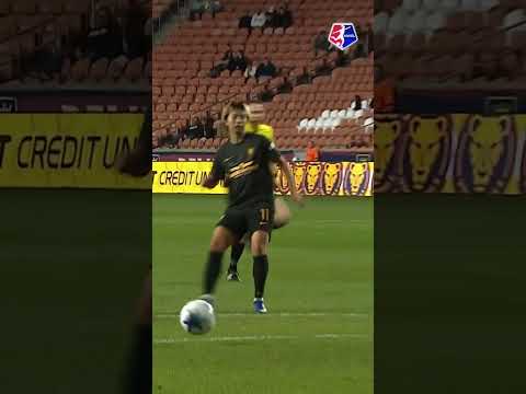 What a ball. What a finish. 😮‍💨 #nwsl #soccer #football