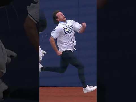 Brett Phillips puts on the jets ✈️