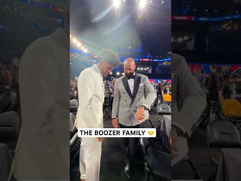 Cam Boozer daps up his twin brother and his Dad Carlos Boozer 🤝